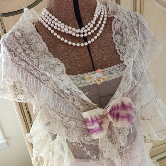 ANTIQUE TROUSSEAU BRIDAL LACE FICHU IN MINT CONDITION! - Picture 1 of 12